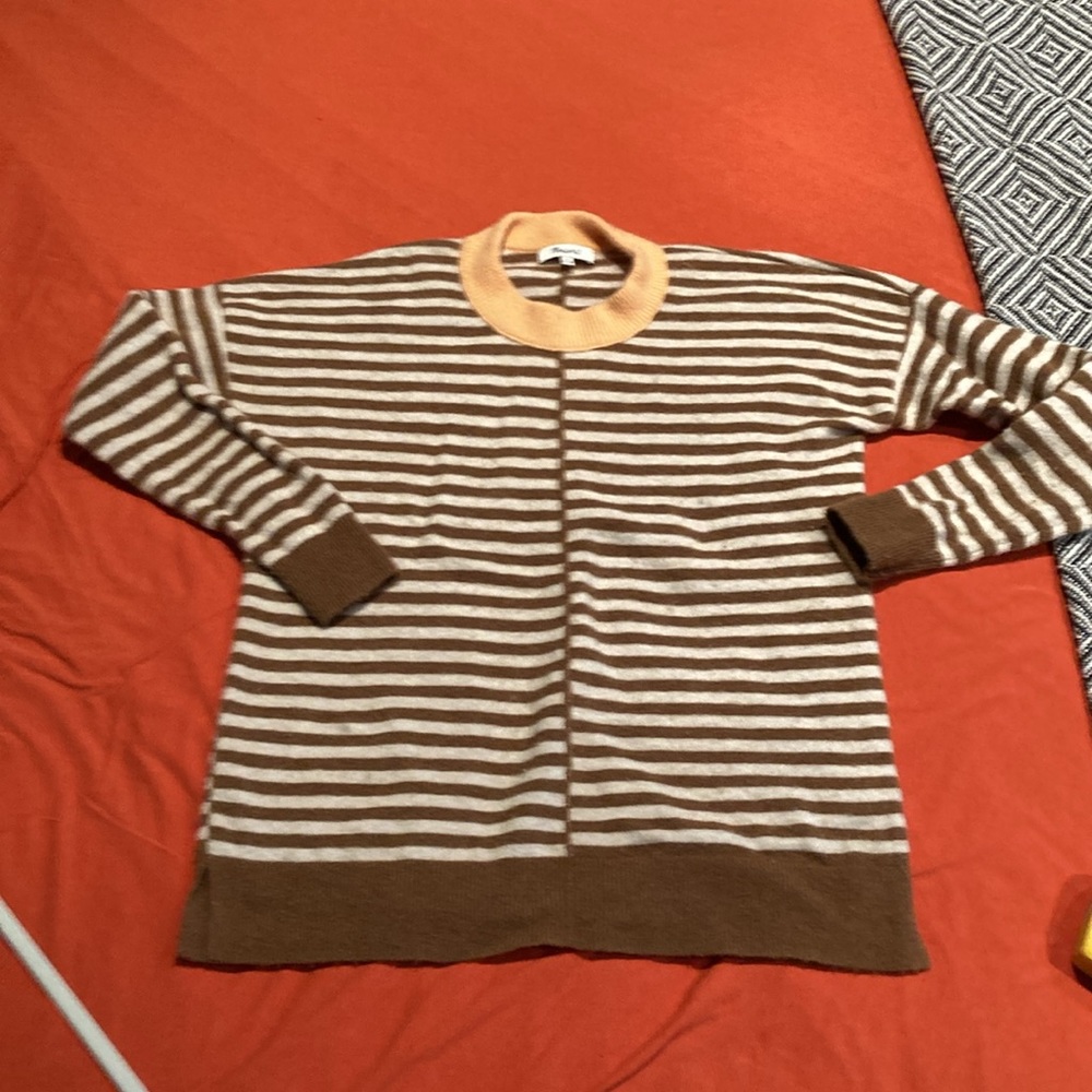 Madewell sweater size XS but fits more like a small